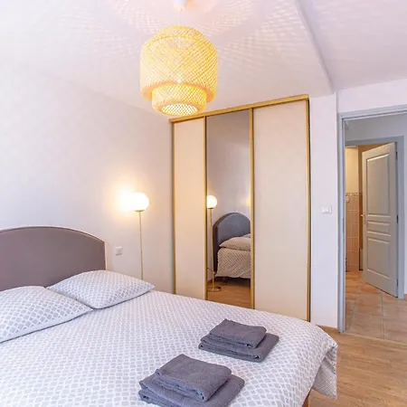 Superbe Avec Terrasse Et Vue Degagee Monteils (Aveyron)