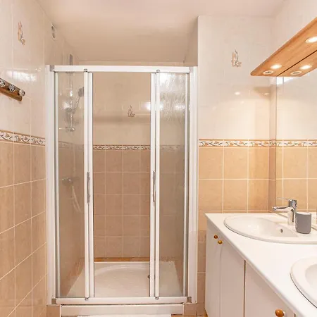 Superbe Avec Terrasse Et Vue Degagee Monteils (Aveyron)