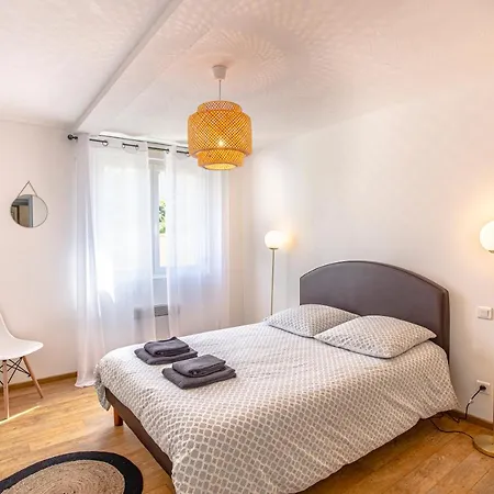 Superbe Avec Terrasse Et Vue Degagee Monteils (Aveyron)